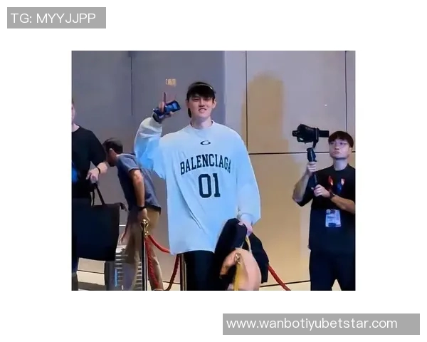 篮网队抵达澳门备战中国赛名宿卡特亲临助阵激励球员